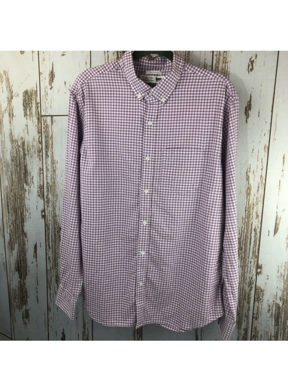 Old Navy, The Oxford Shirt, Size Large. In excellent condition!